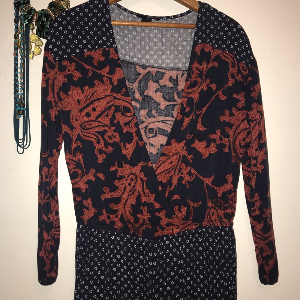 Chic sleeves romper